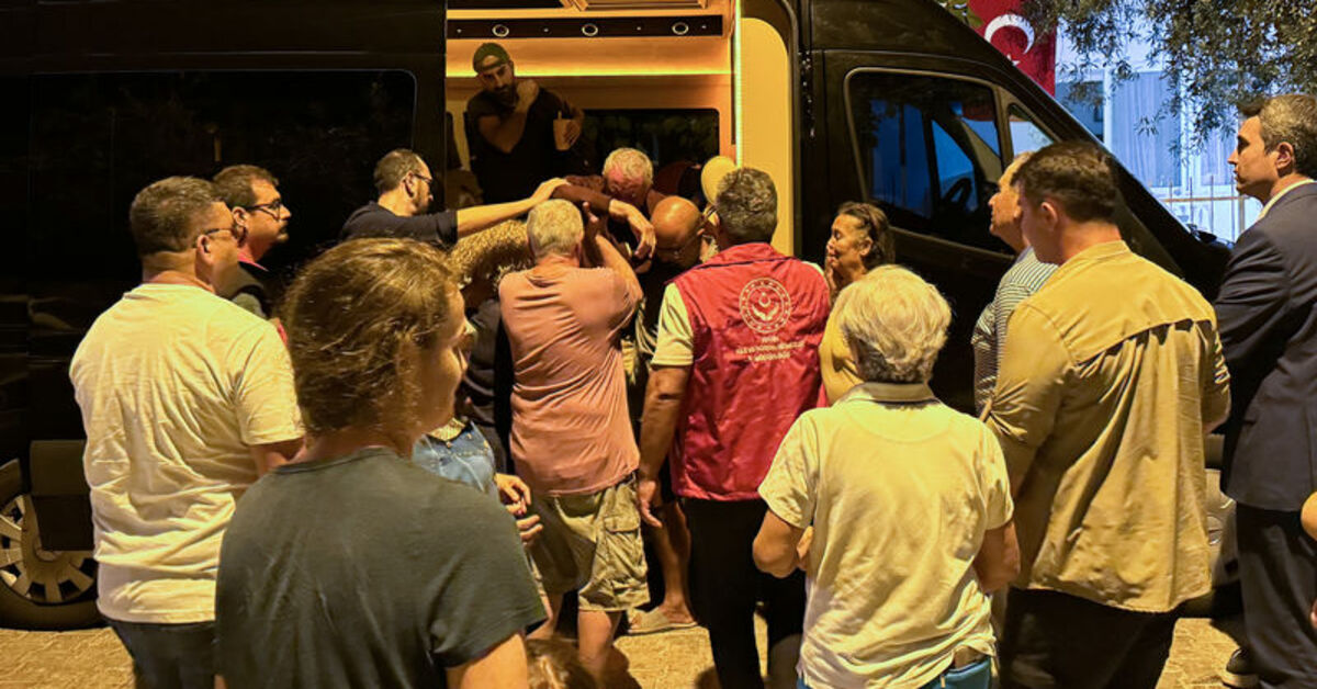 İsrail askerlerince öldürülen Ayşenur Ezgi Eygi’nin babası Aydın’daki evine geldi