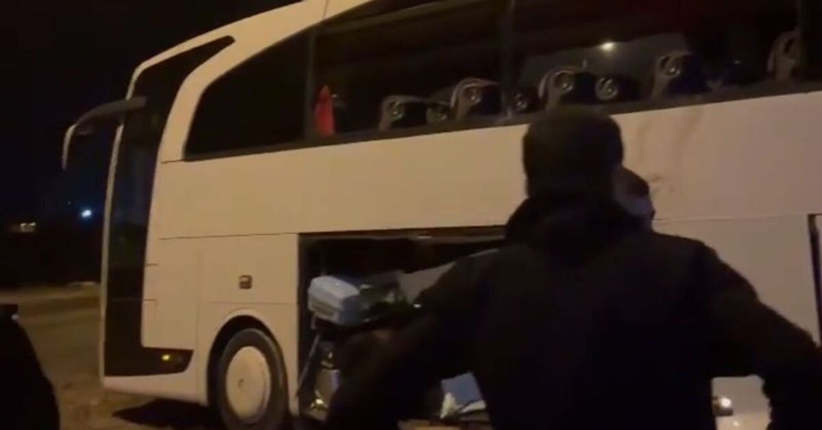 Yolcu otobüsü ile kamyon çarpıştı: 4 yaralı