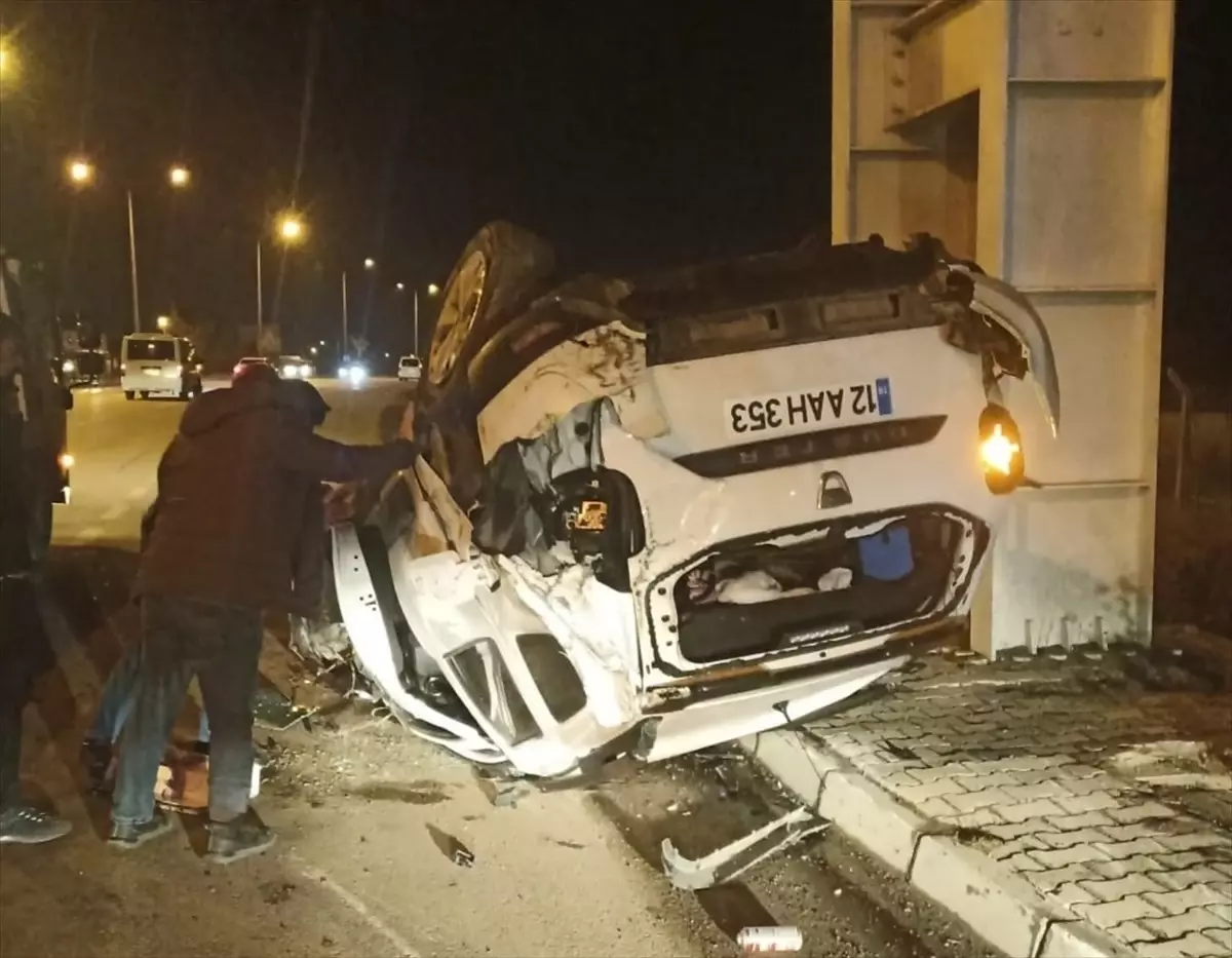 Bingöl’de Takla Atan Otomobilde 2 Yaralı