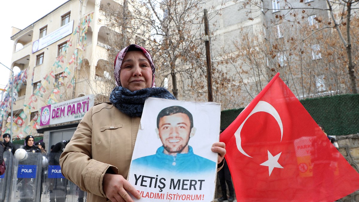 Van’da oğlu PKK tarafından kaçırılan anne: Öldüğüne inanmıyorum, beni duyuyorsan teslim ol