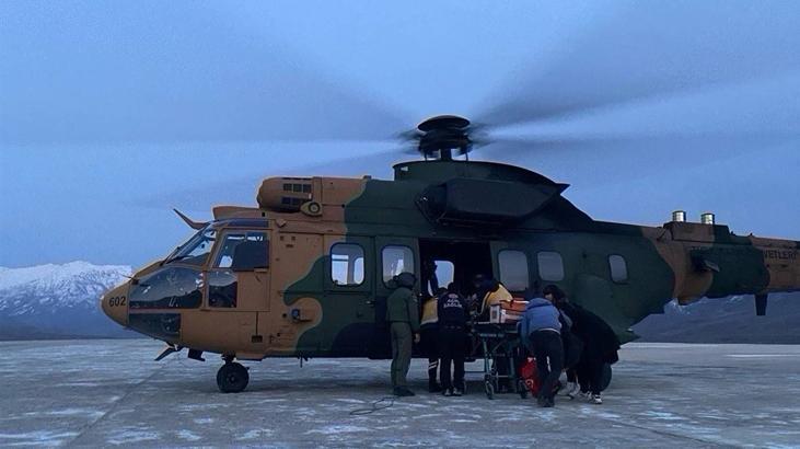 Hakkari’de askeri helikopter rahatsızlanan bebek için havalandı